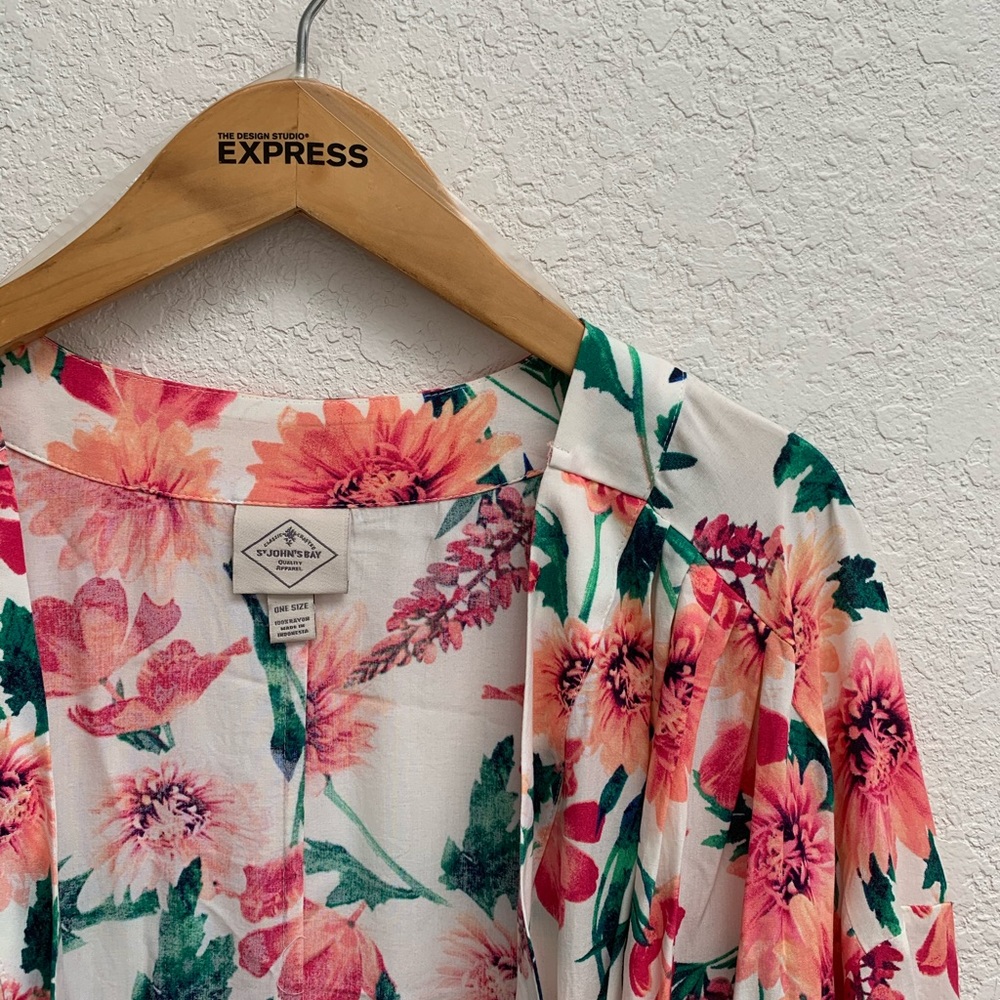 St John’s Bay floral kimono - Picture 3 of 4